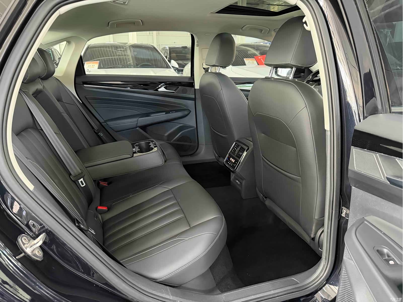 Volkswagen Passat, 2022 15
