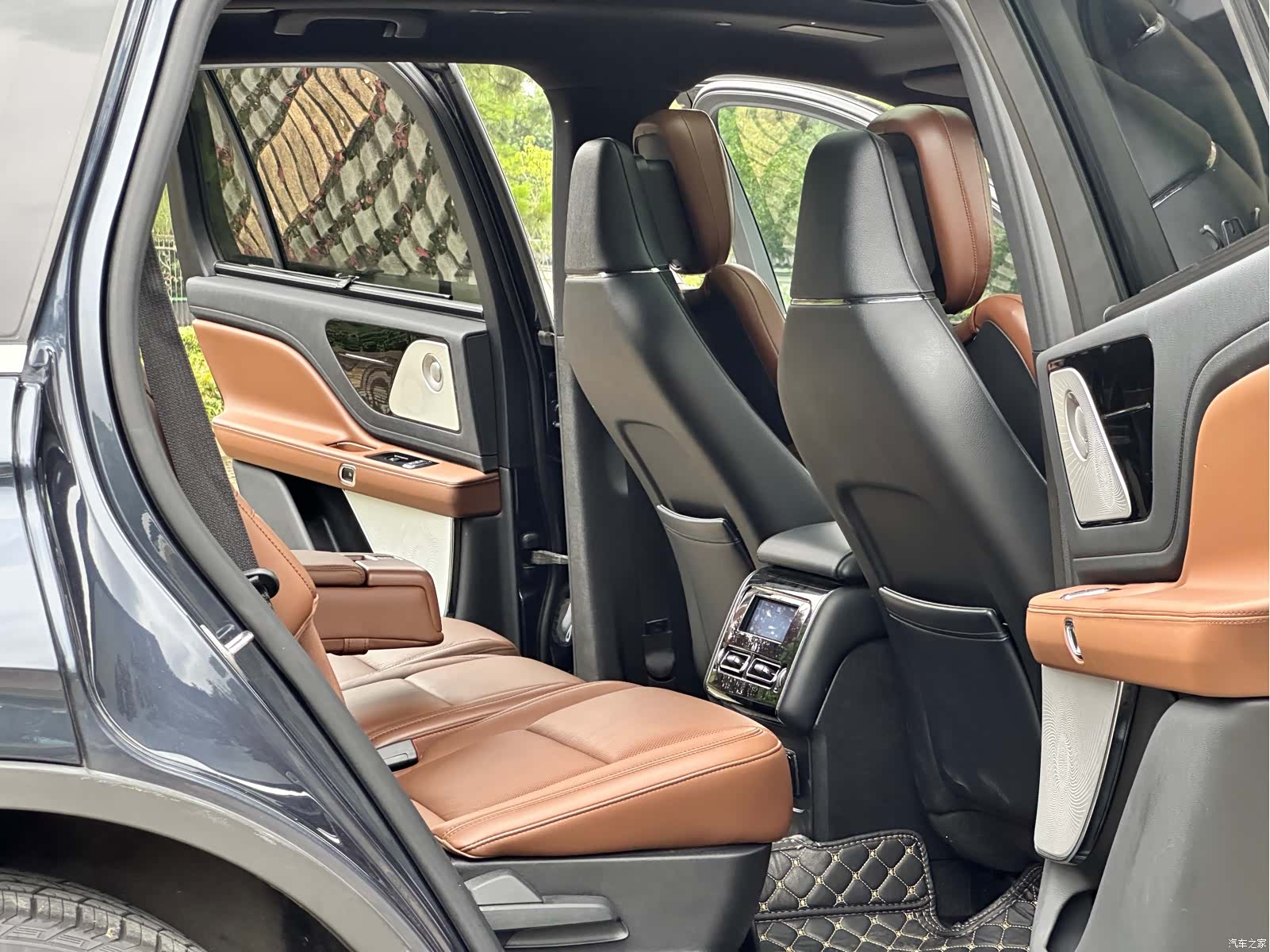 Lincoln Aviator, 2022 15