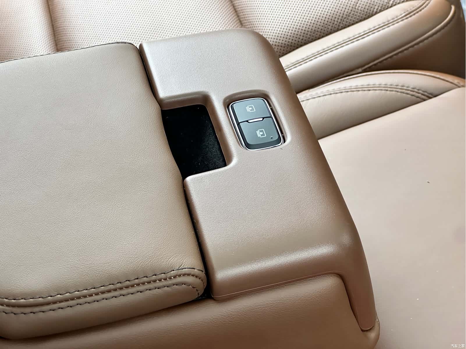 Lincoln Aviator, 2022 18