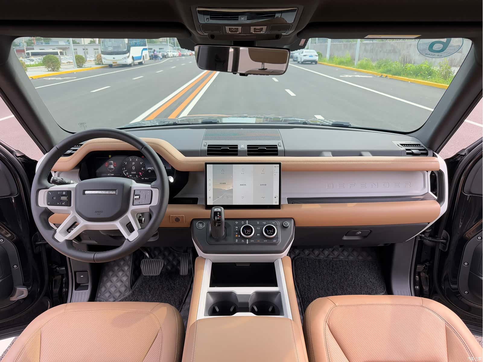 Land Rover Defender, 2025 13