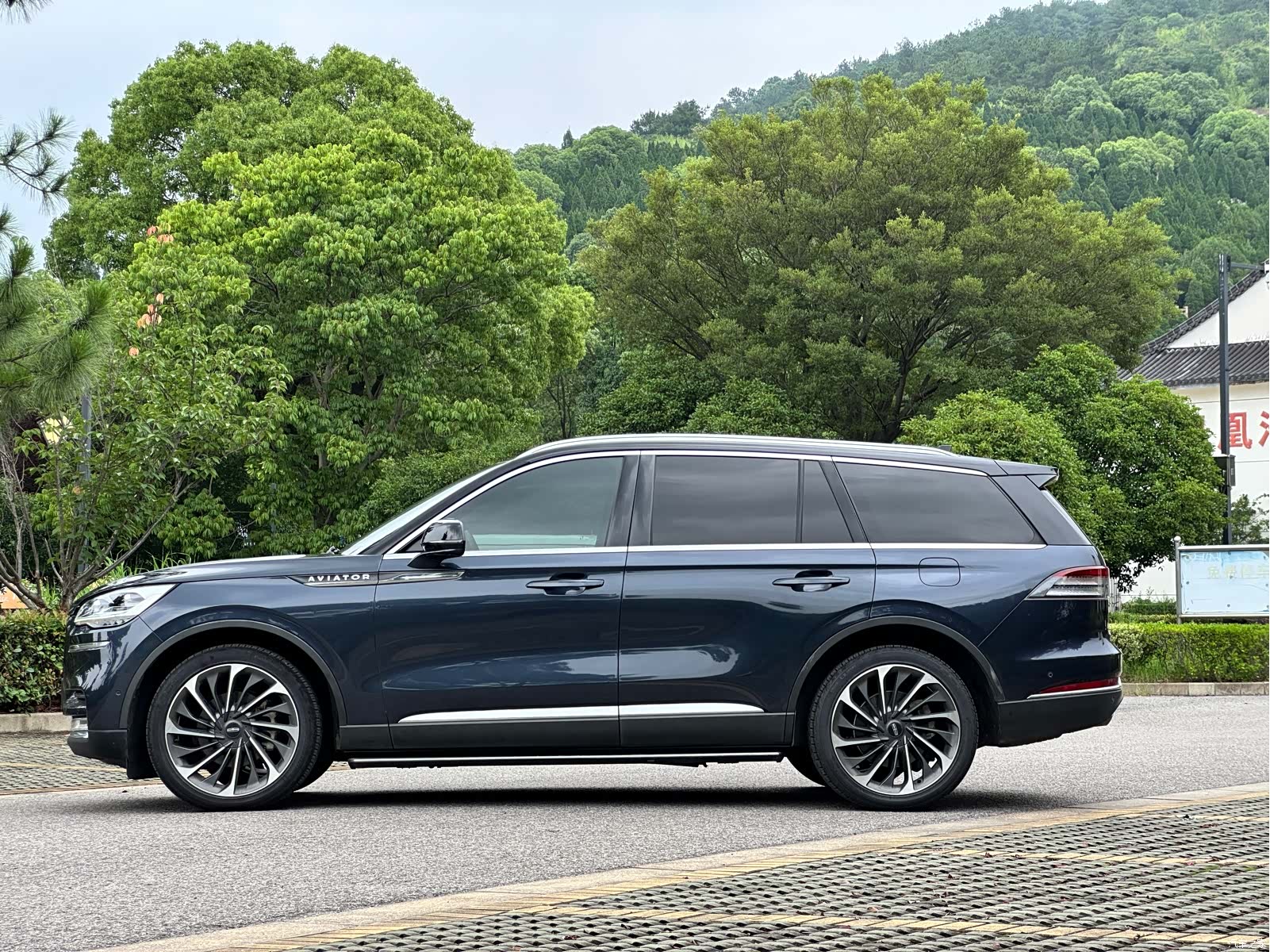 Lincoln Aviator, 2022 9