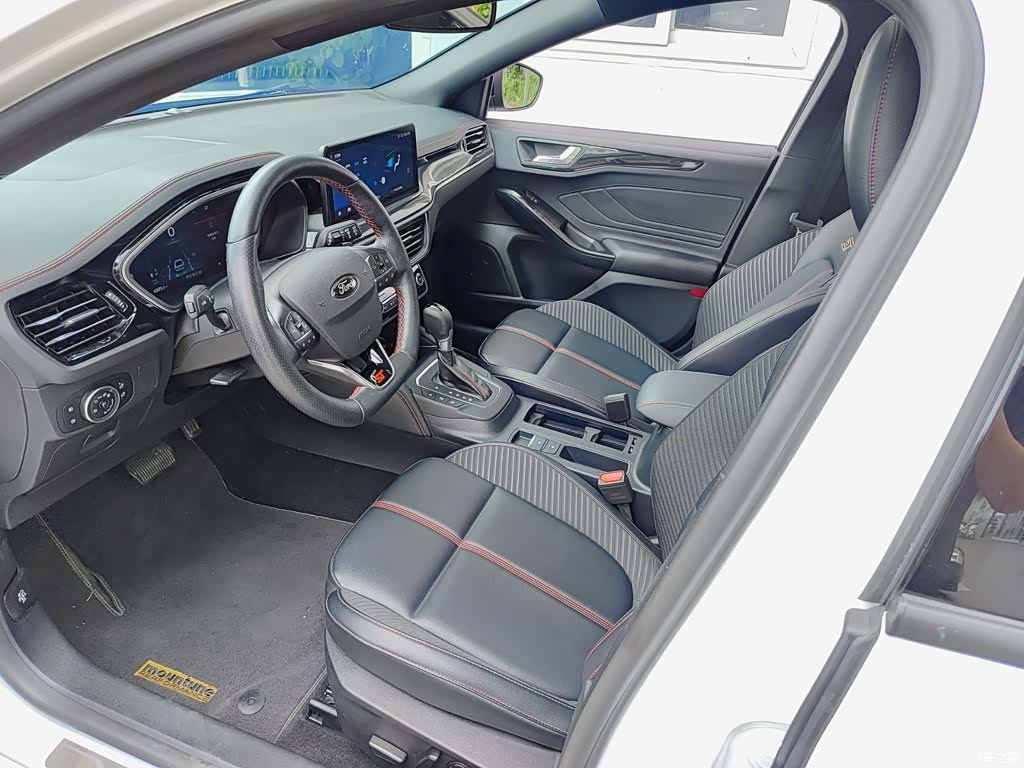 Ford Focus, 2023 7