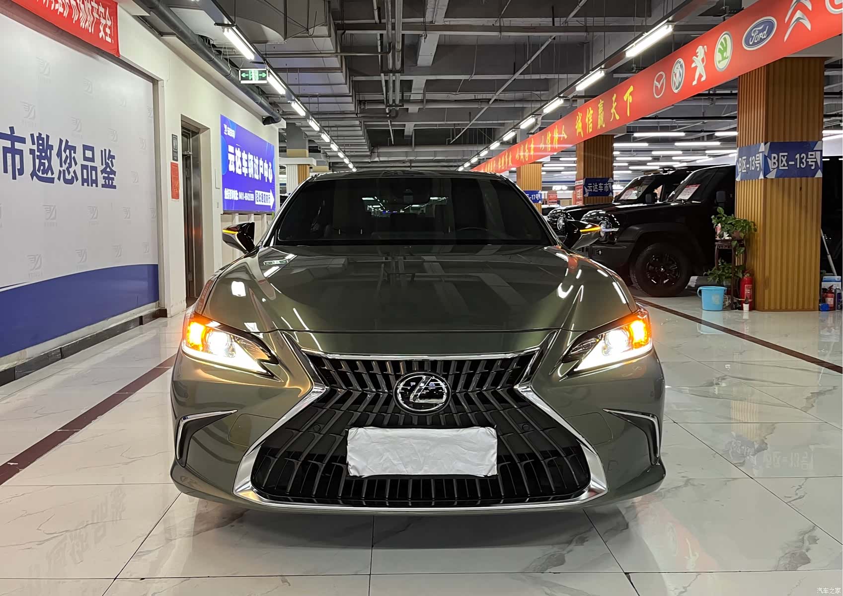 Lexus ES, 2023 1