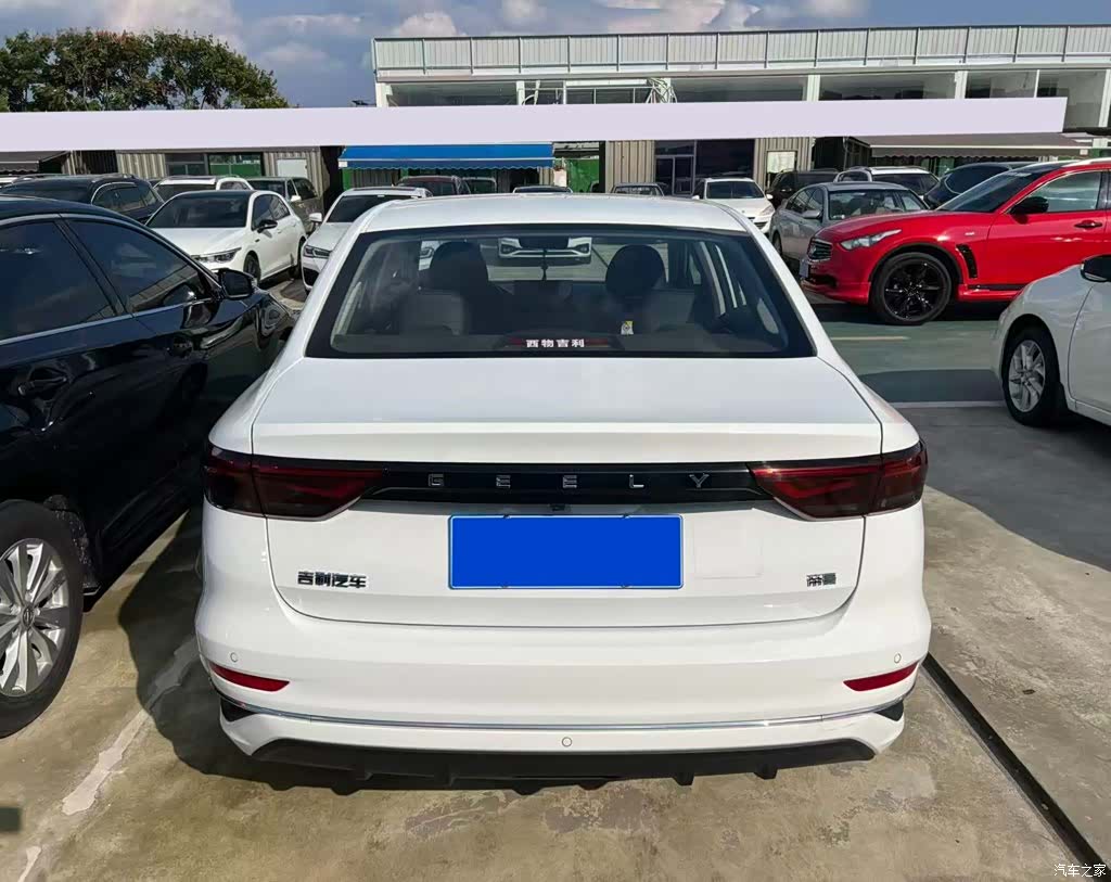 Geely Emgrand, 2025 все фото