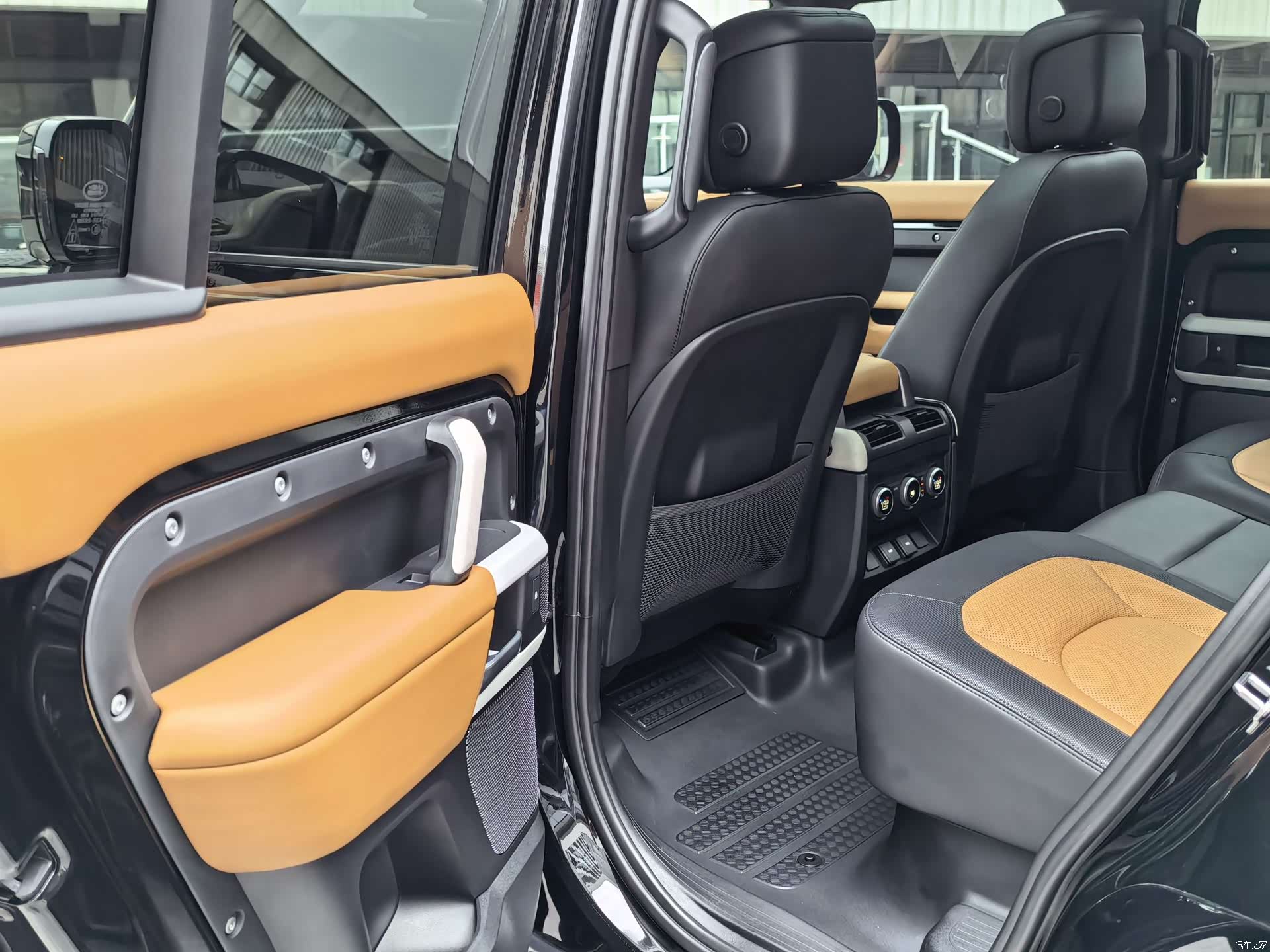 Land Rover Defender, 2024 10