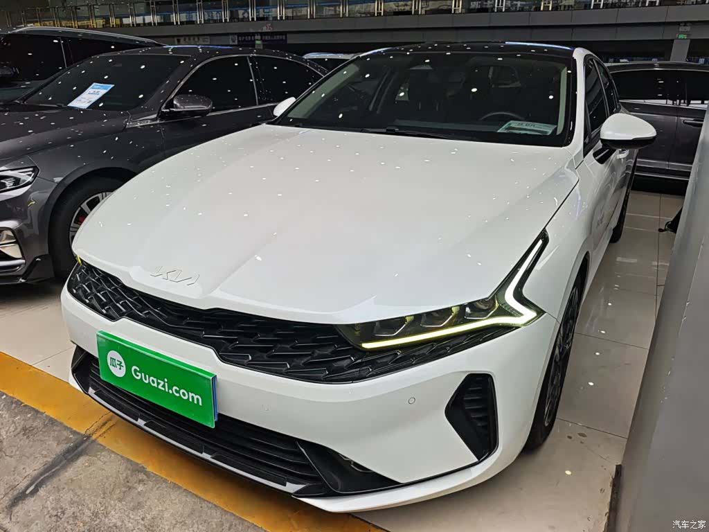 Kia K5, 2022 1