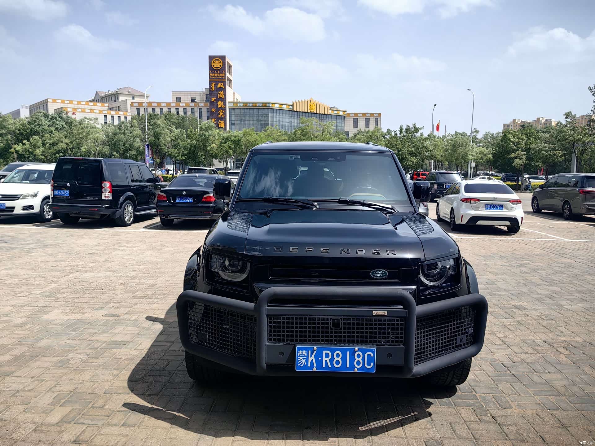 Land Rover Defender, 2023 1