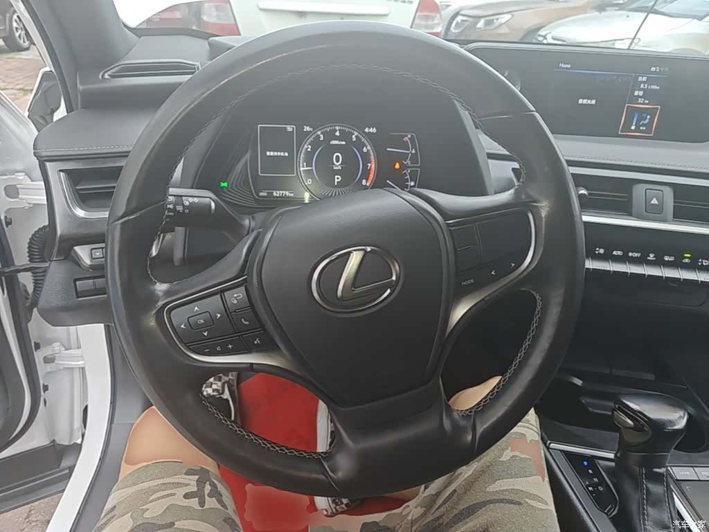 Lexus UX, 2020 11