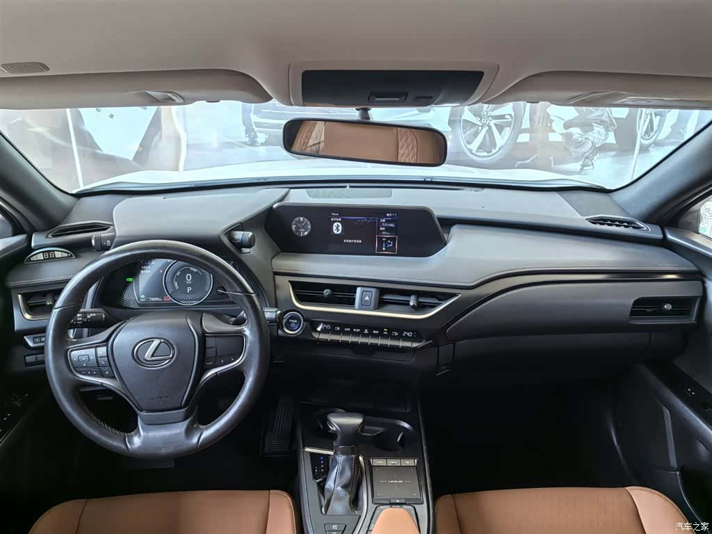 Lexus UX, 2023 все фото