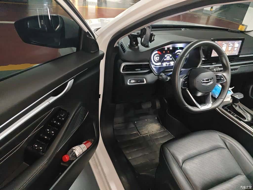 Geely Emgrand, 2022 13