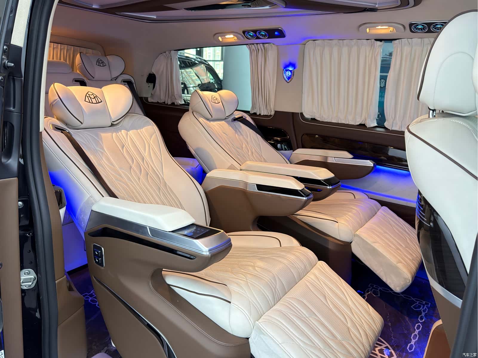 Mercedes-Benz 7, 2023 22