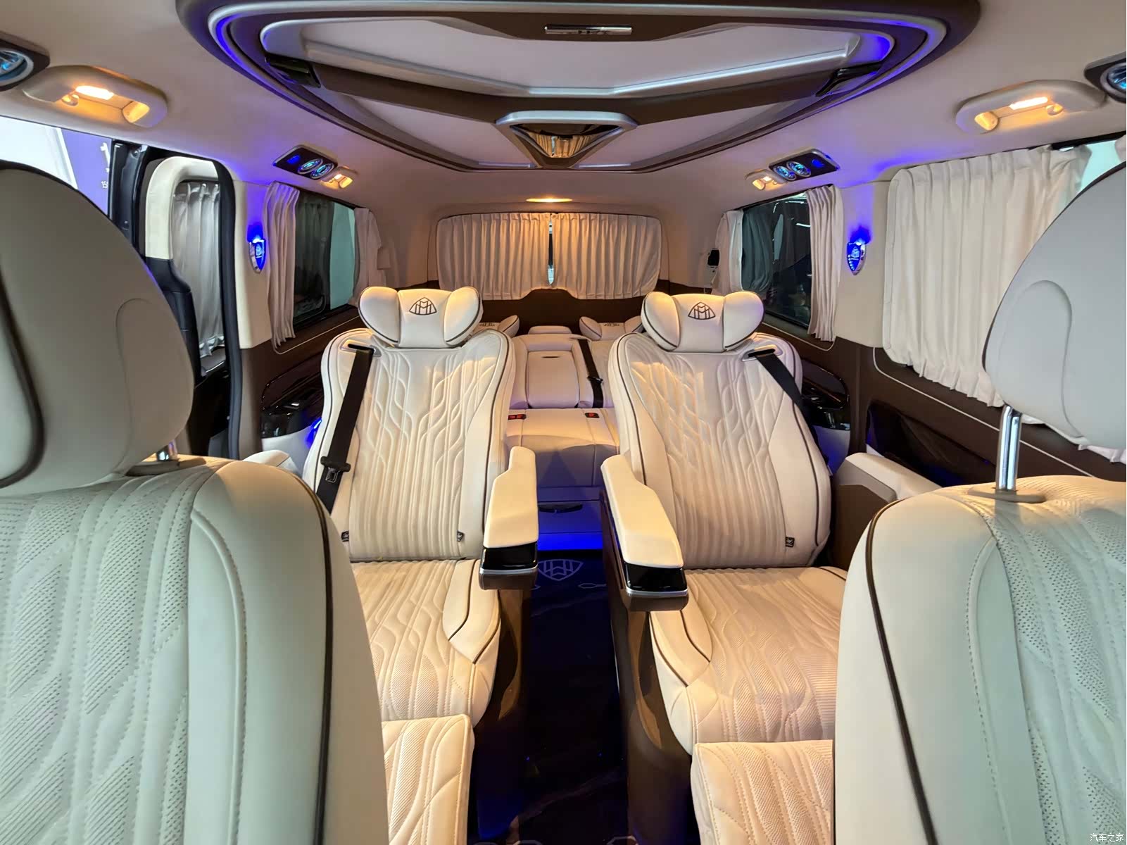 Mercedes-Benz 7, 2023 16