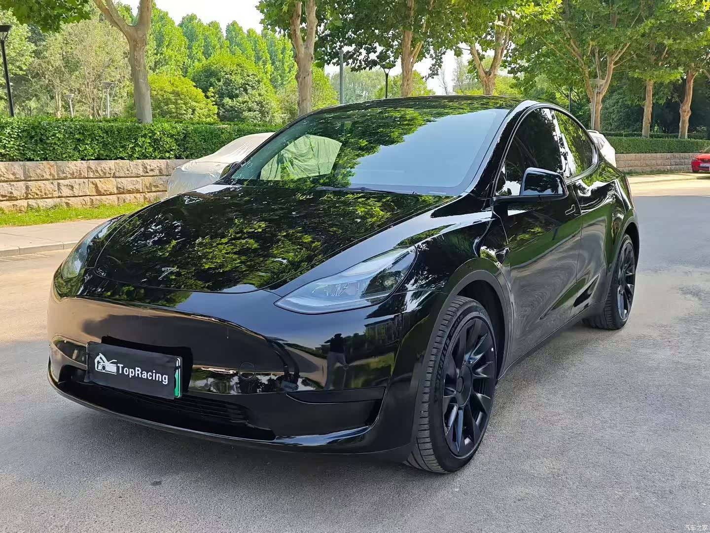 Tesla Model Y, 2023 1