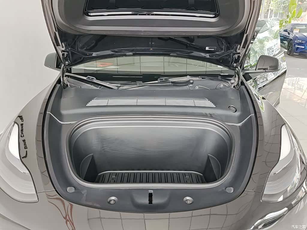 Tesla Model Y, 2023 20