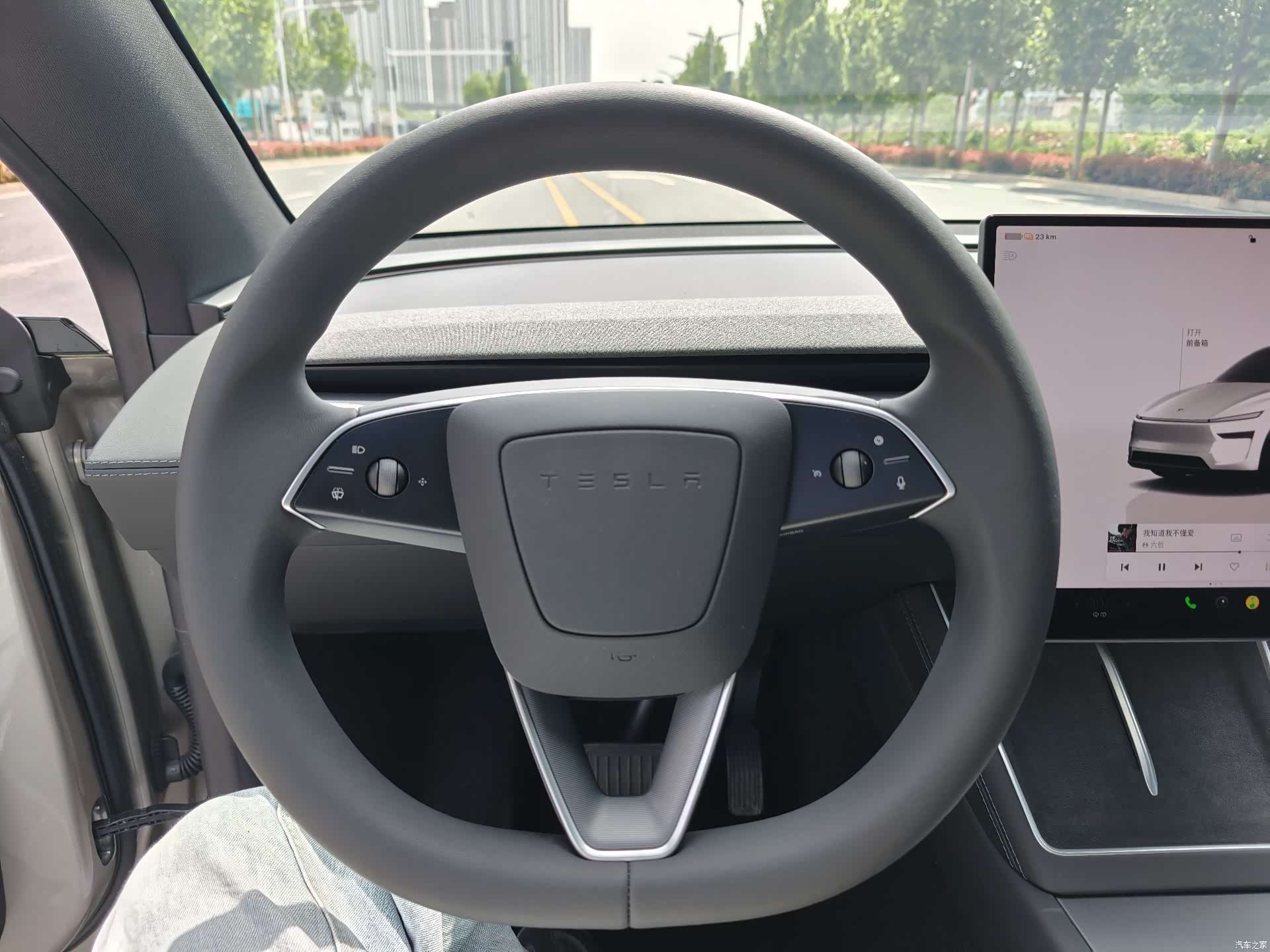 Tesla Model Y, 2025 10