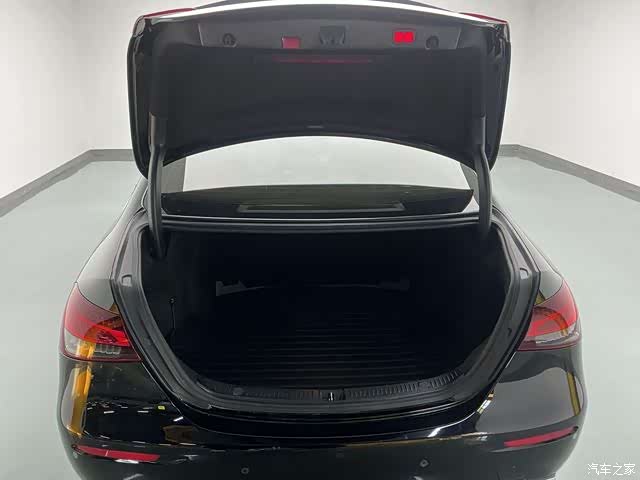 Mercedes-Benz E-Class, 2022 12