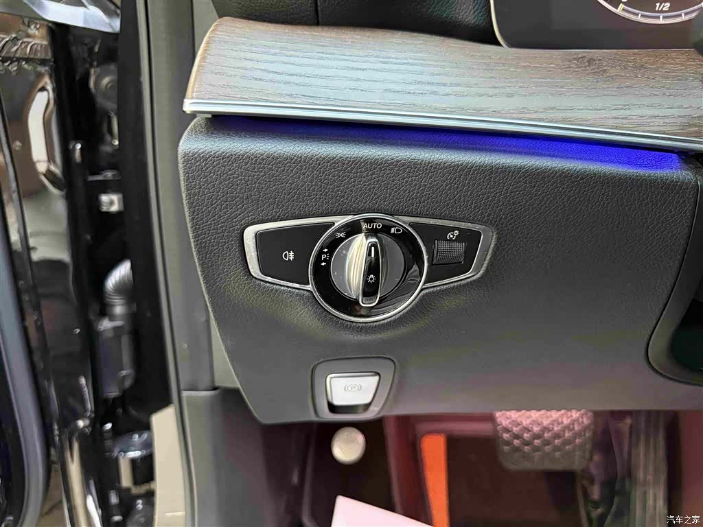 Mercedes-Benz E-Class, 2019 11