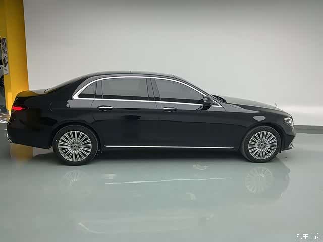 Mercedes-Benz E-Class, 2022 16