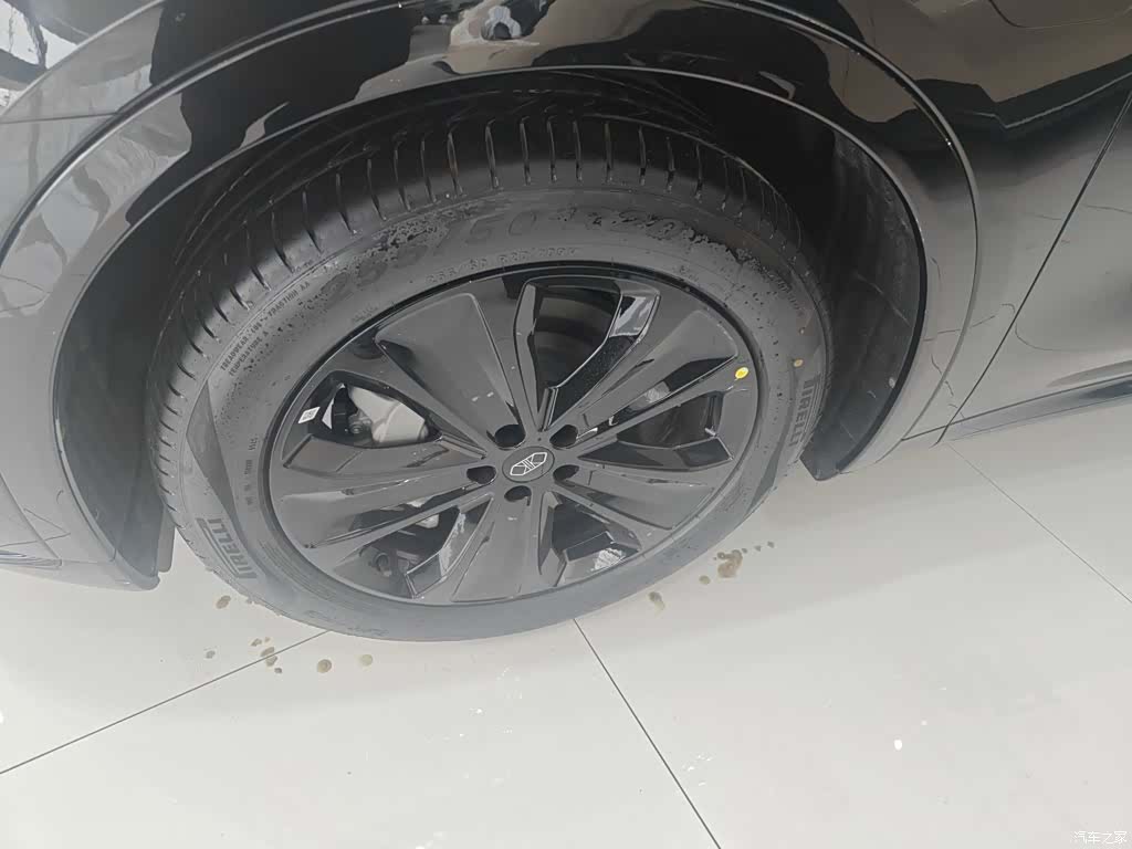 Luxeed R7, 2026 25