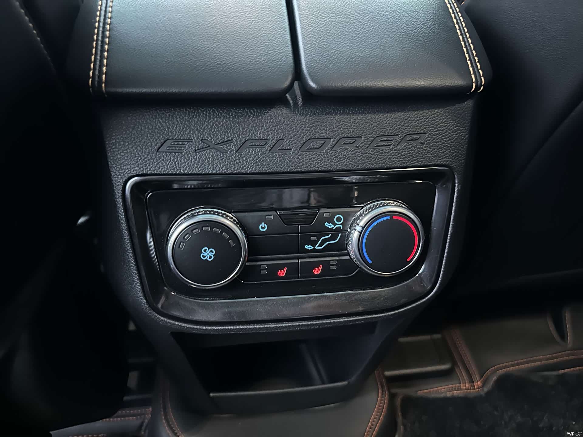Ford Explorer, 2023 11