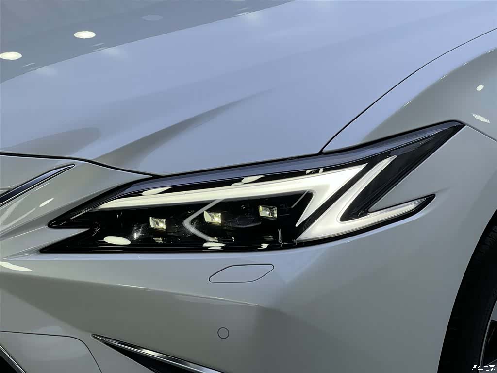 Lexus ES, 2026 23
