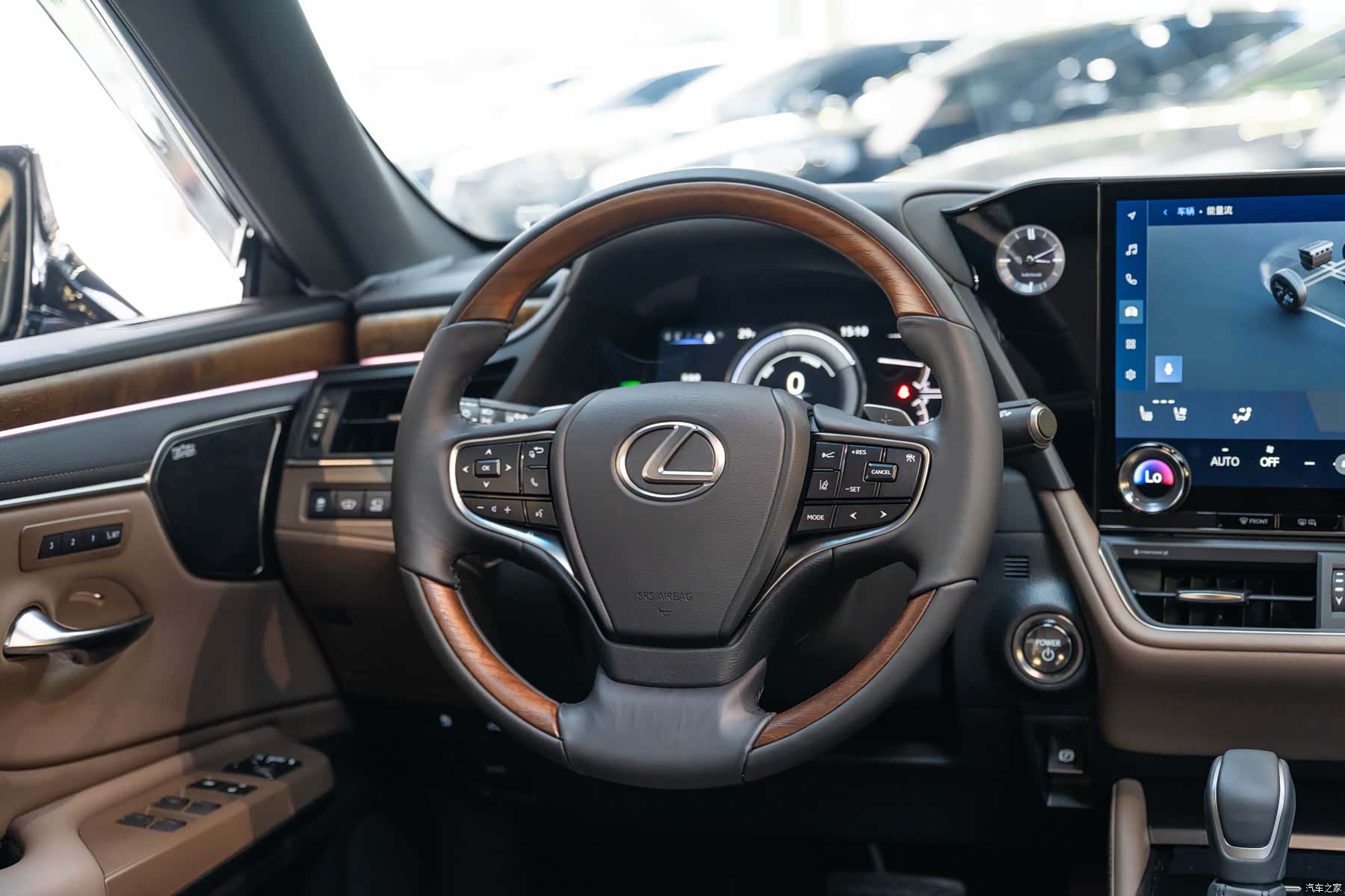 Lexus ES, 2025 14