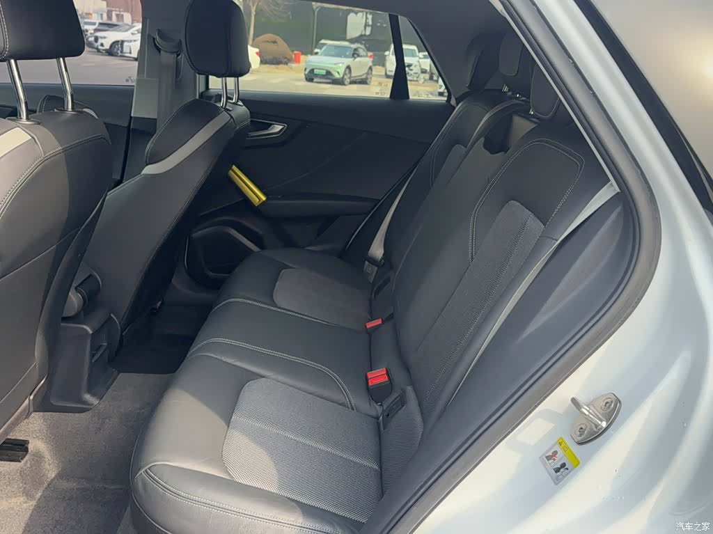 Audi Q2L, 2019 15