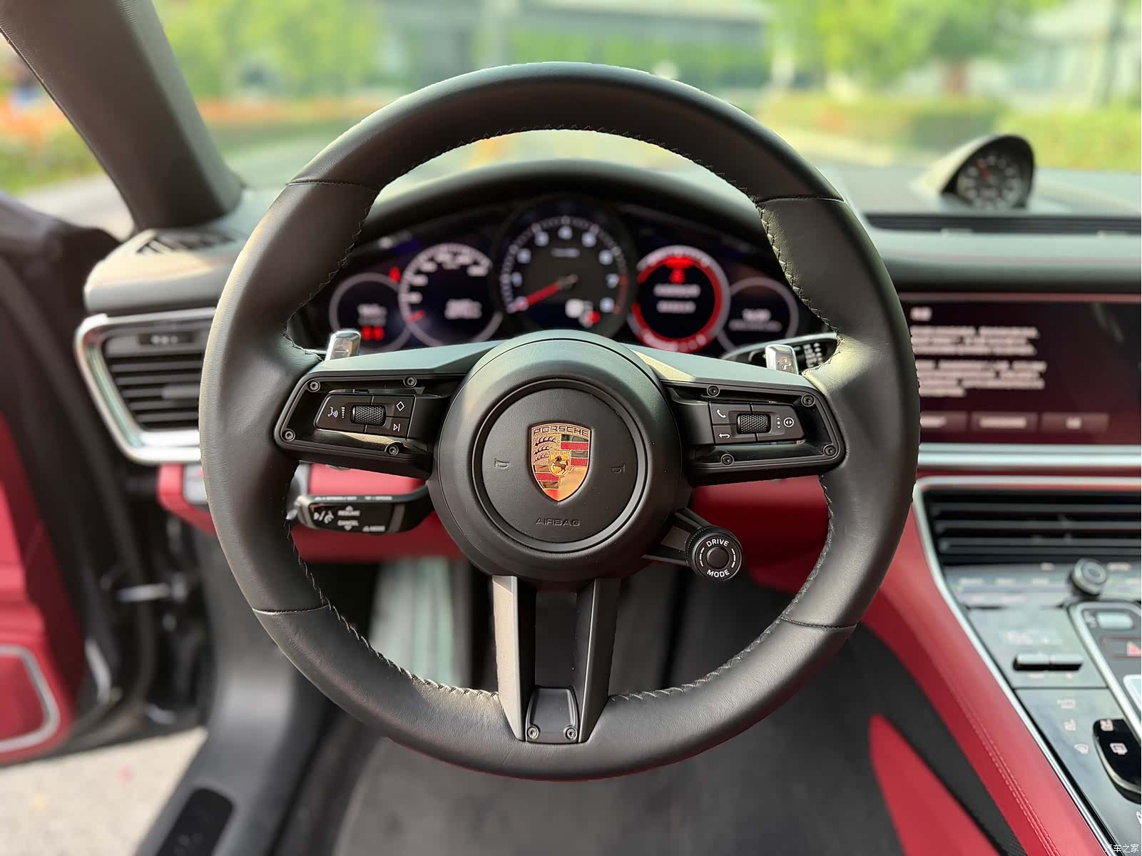 Porsche Panamera, 2023 все фото