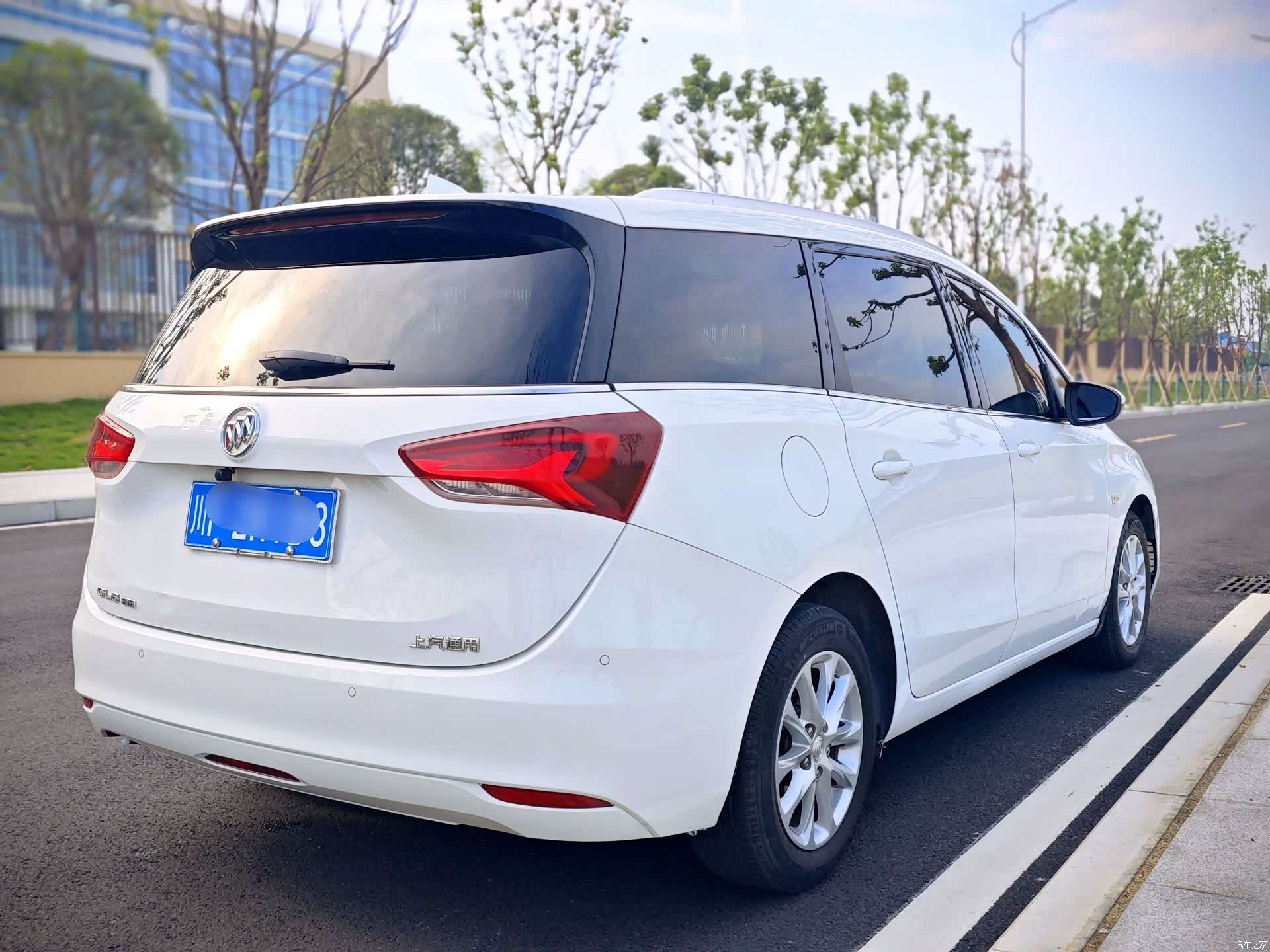 Buick GL6, 2018 13