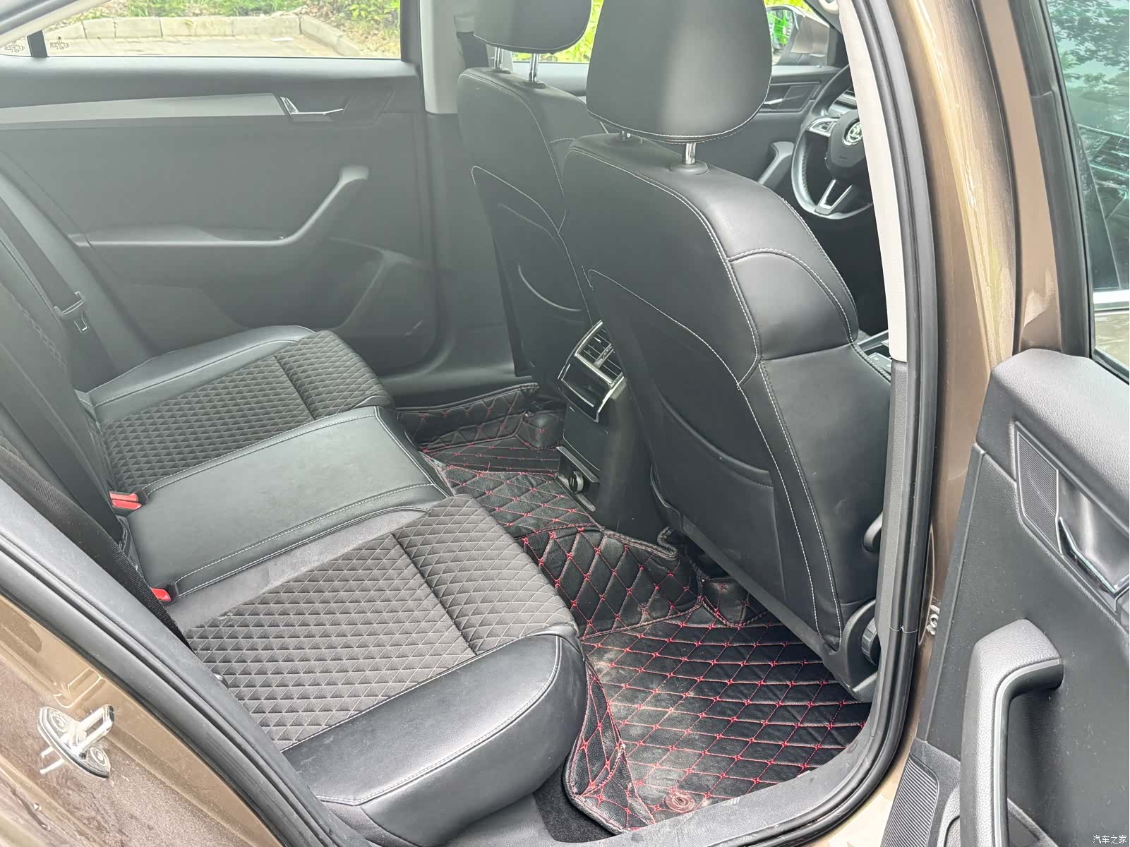 Skoda Superb, 2017 11