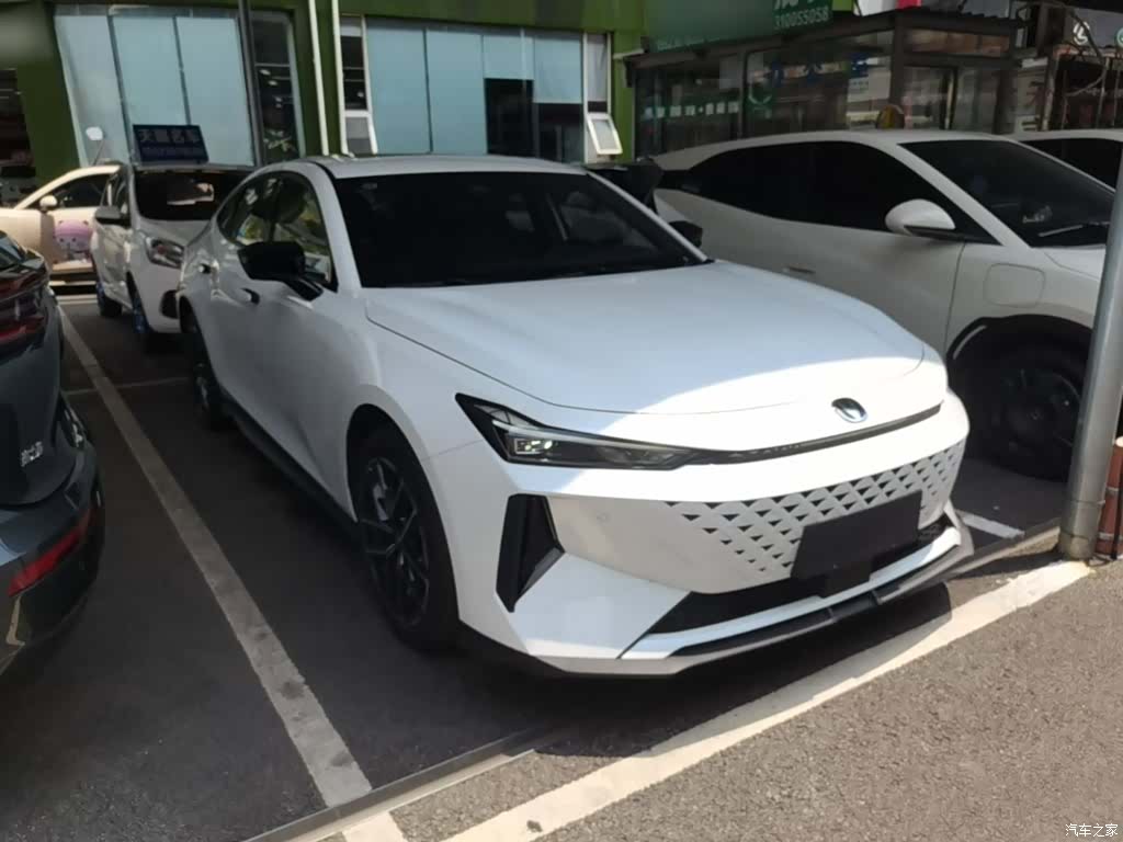 Changan UNI-V, 2026 4
