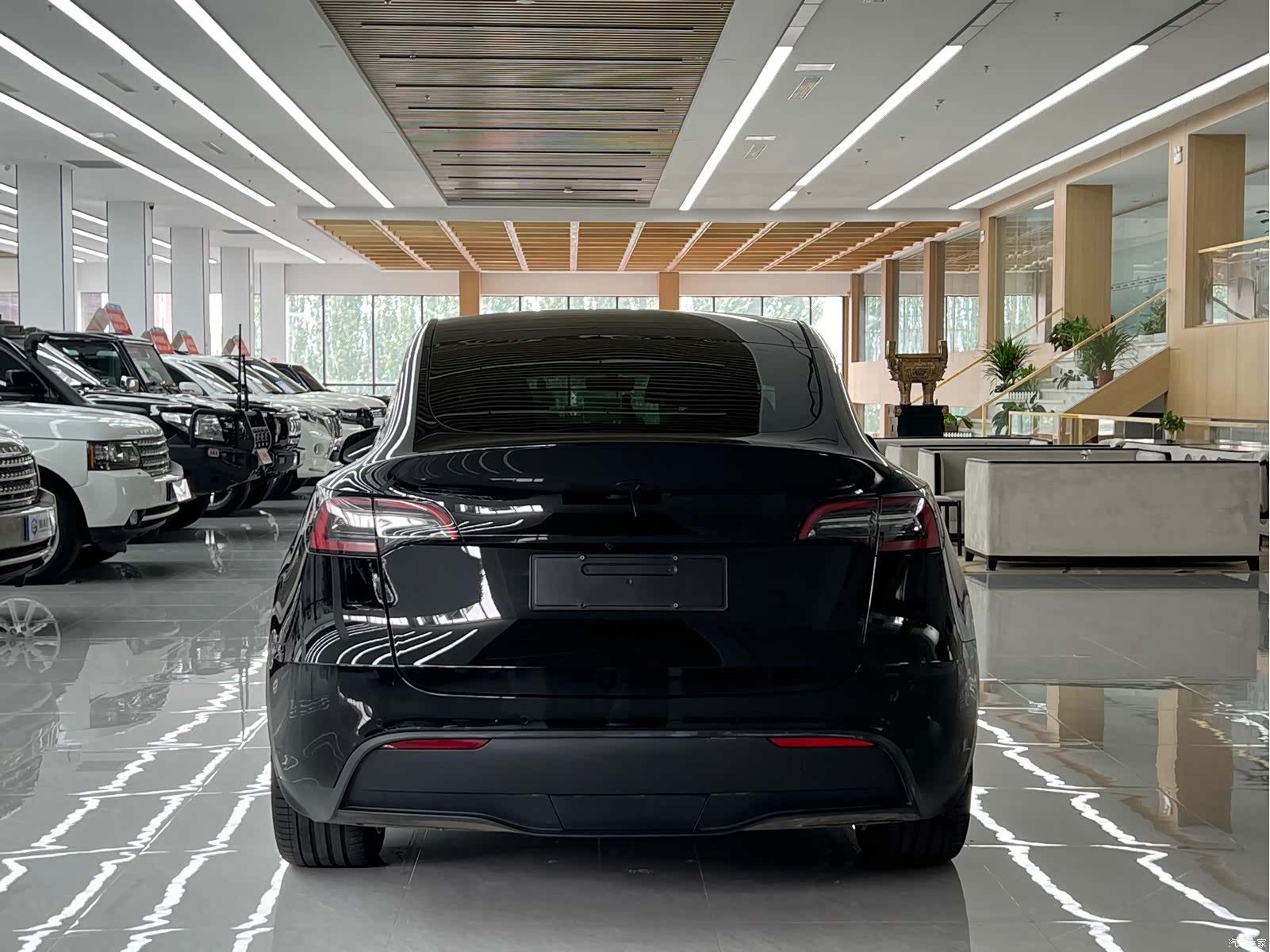 Tesla Model Y, 2023 4