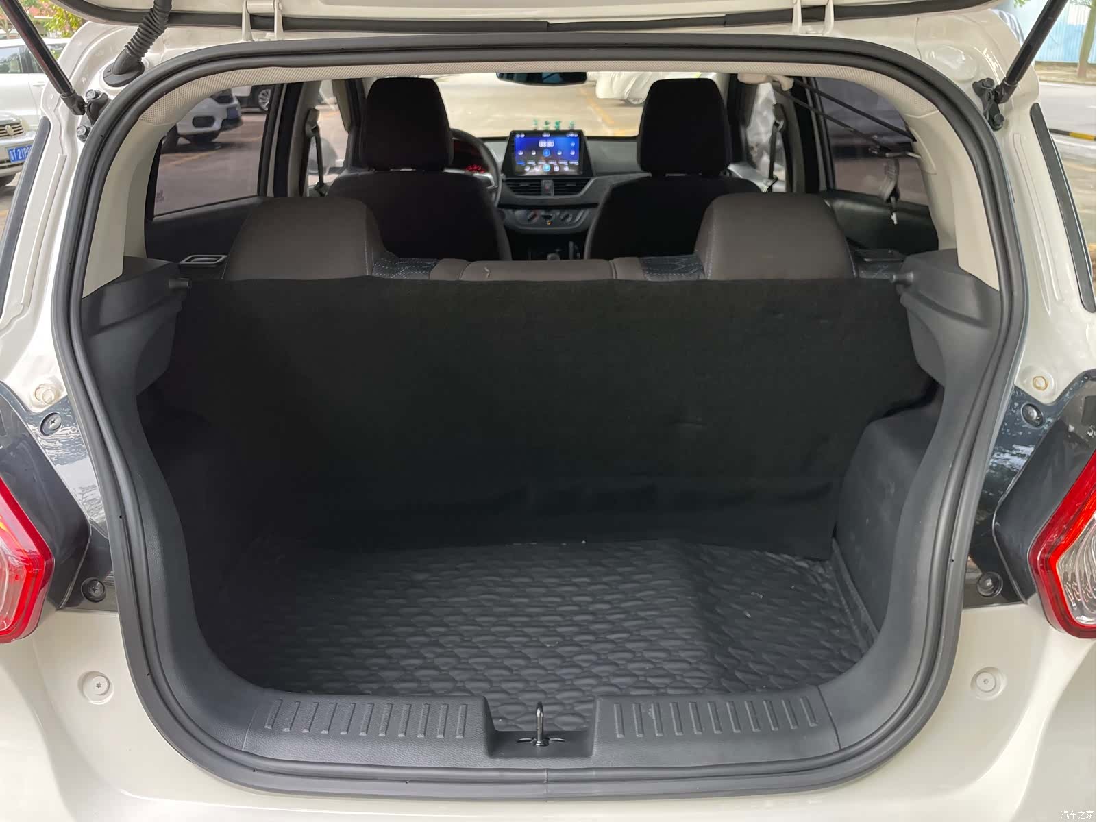 Wuling 310, 2020 9