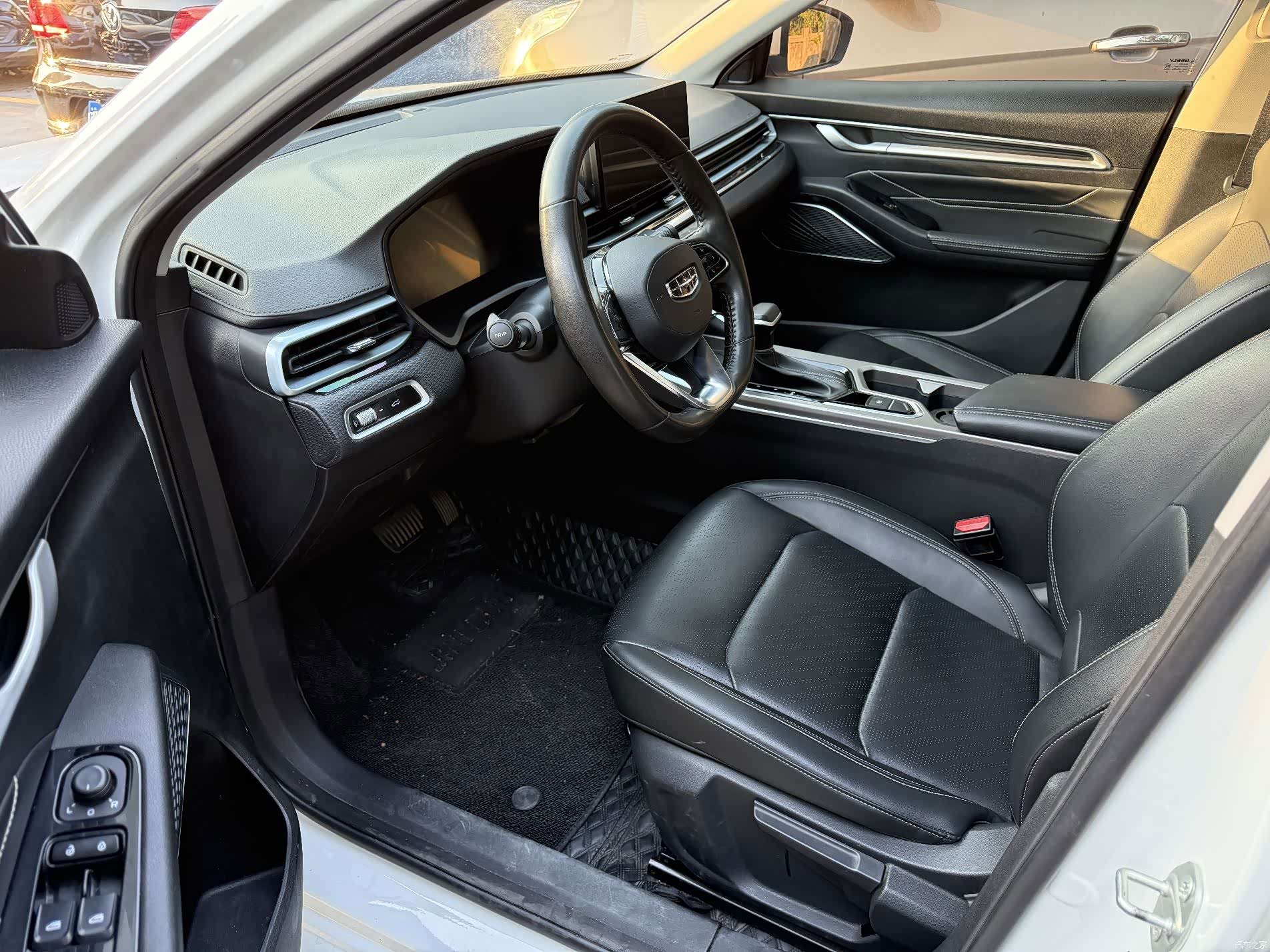 Geely Emgrand, 2022 все фото