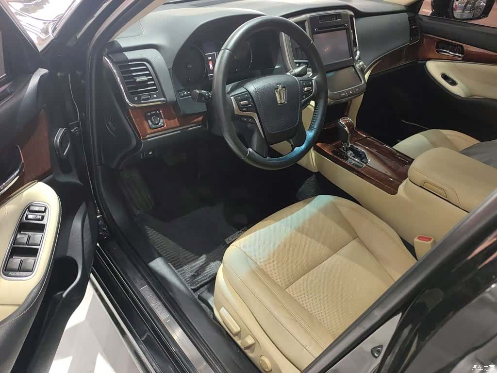 Toyota Crown, 2017 12