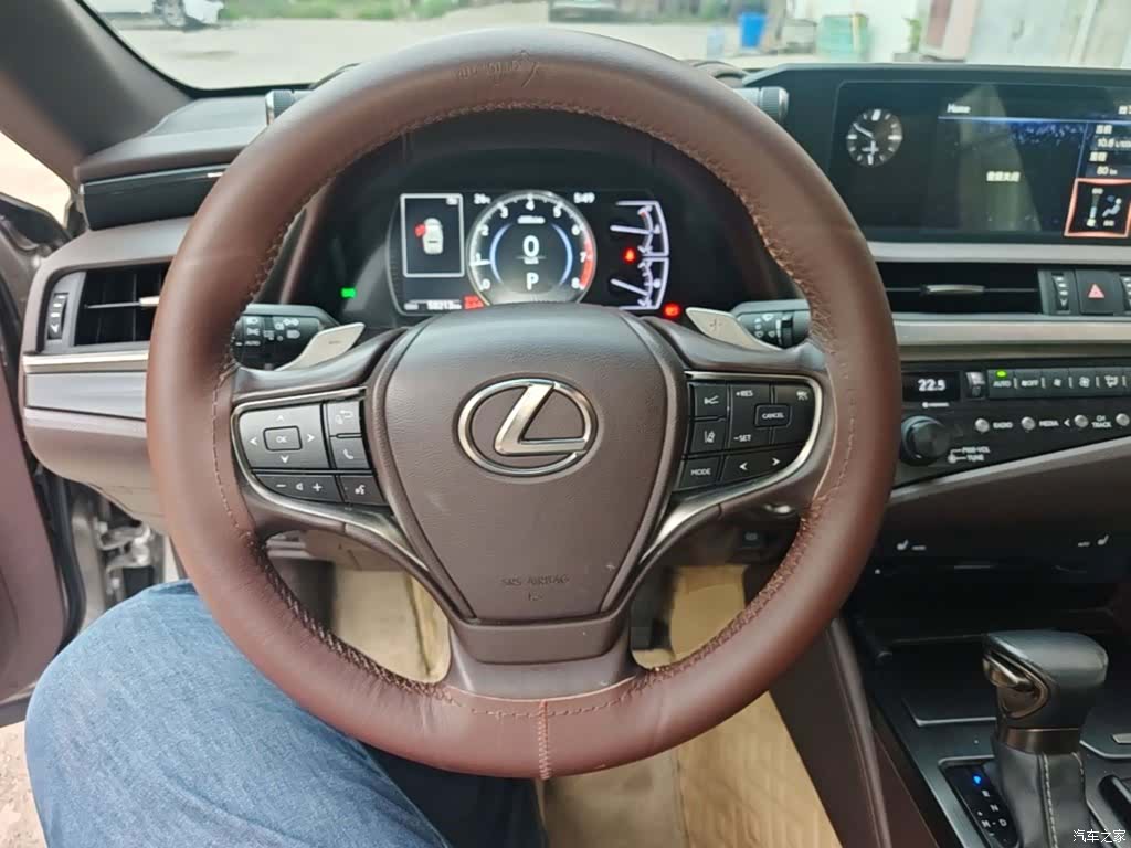 Lexus ES, 2020 11