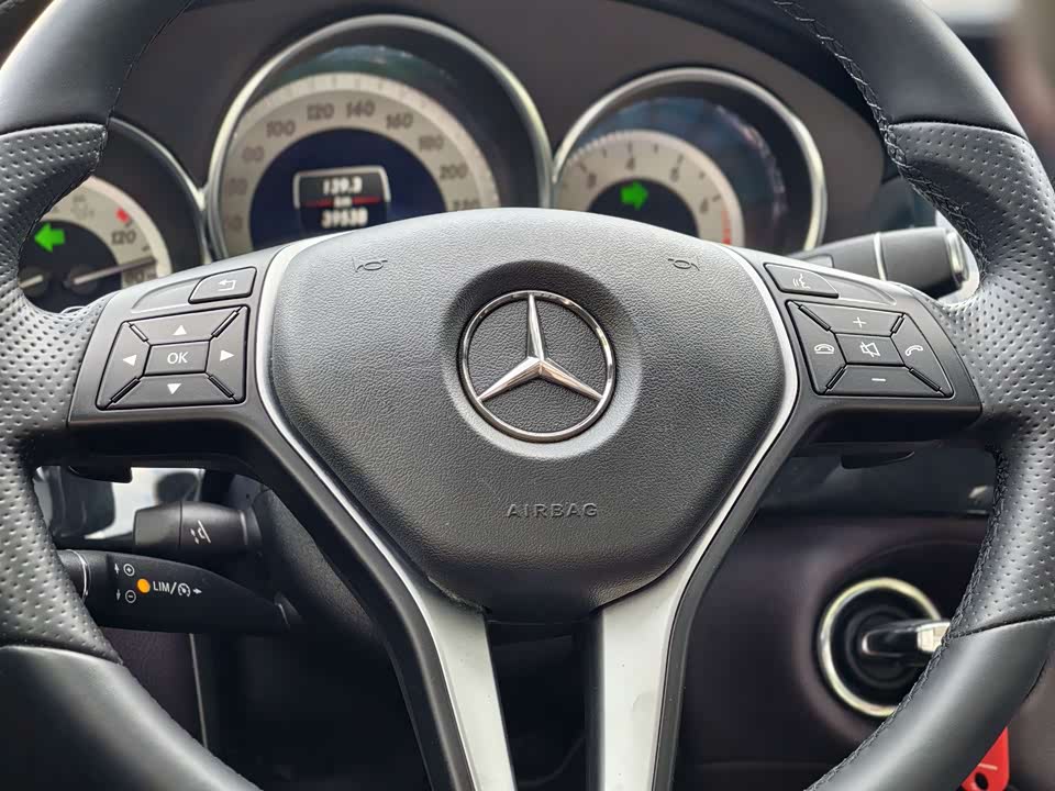 Mercedes-Benz CLS Mercedes-Benz CLS