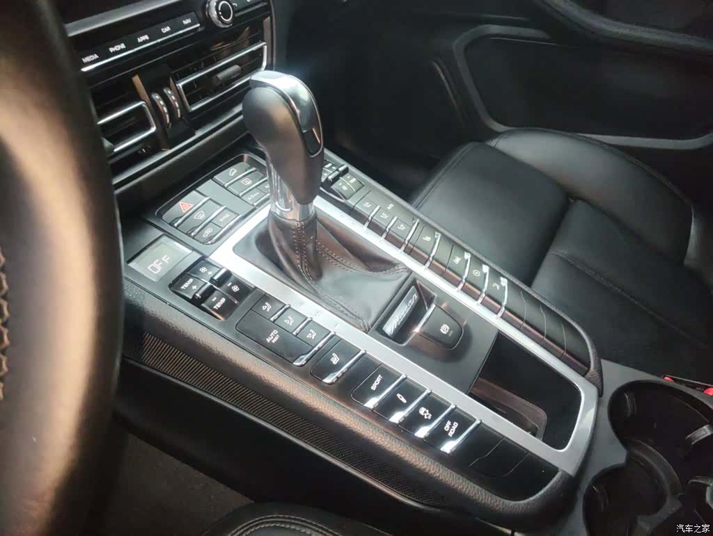Porsche Macan, 2021 10