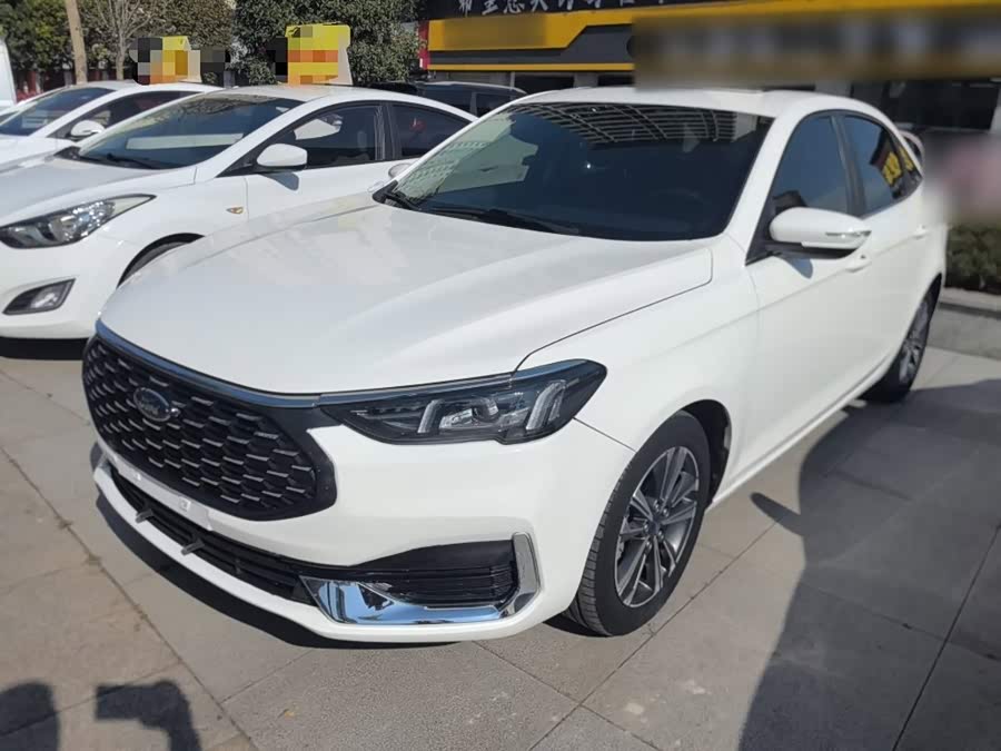 Ford Focus 2022, фото 1