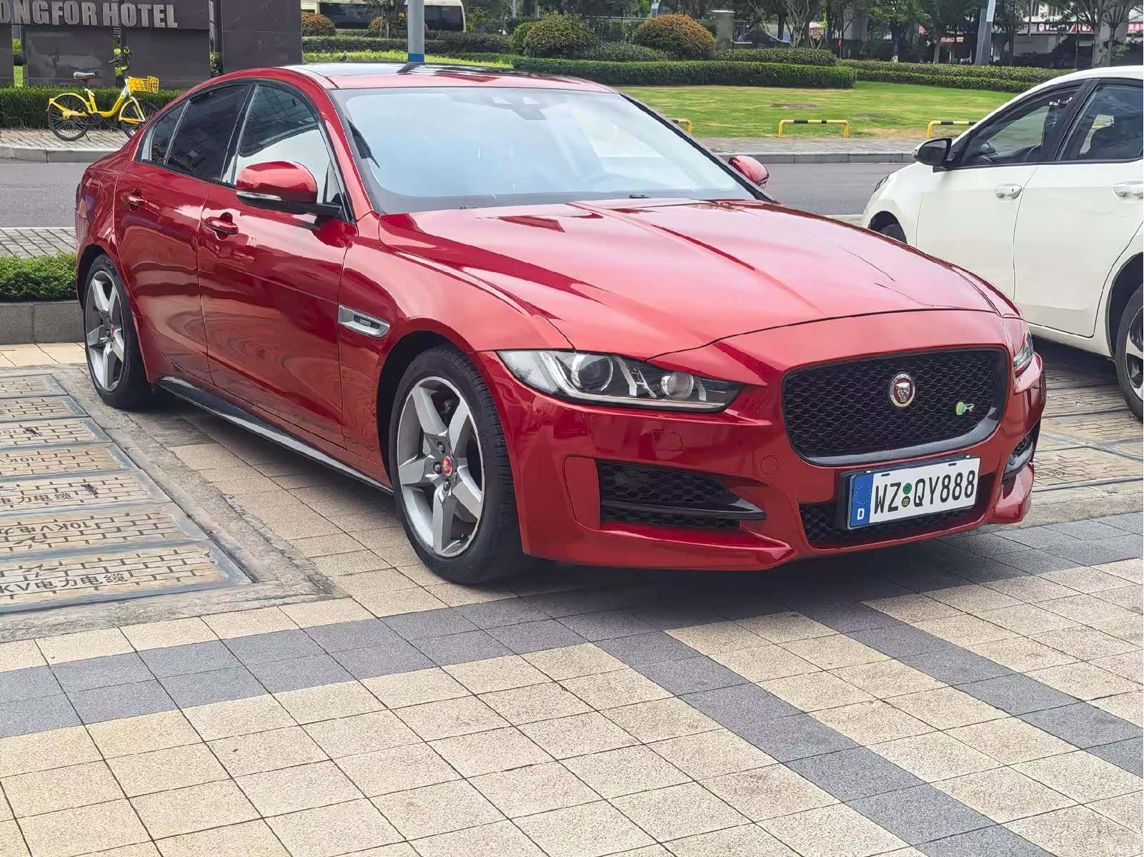 Jaguar XE, 2016 3