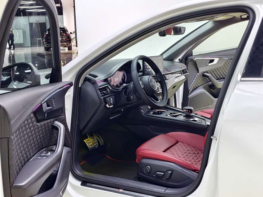 Audi A4L 2020, фото 8