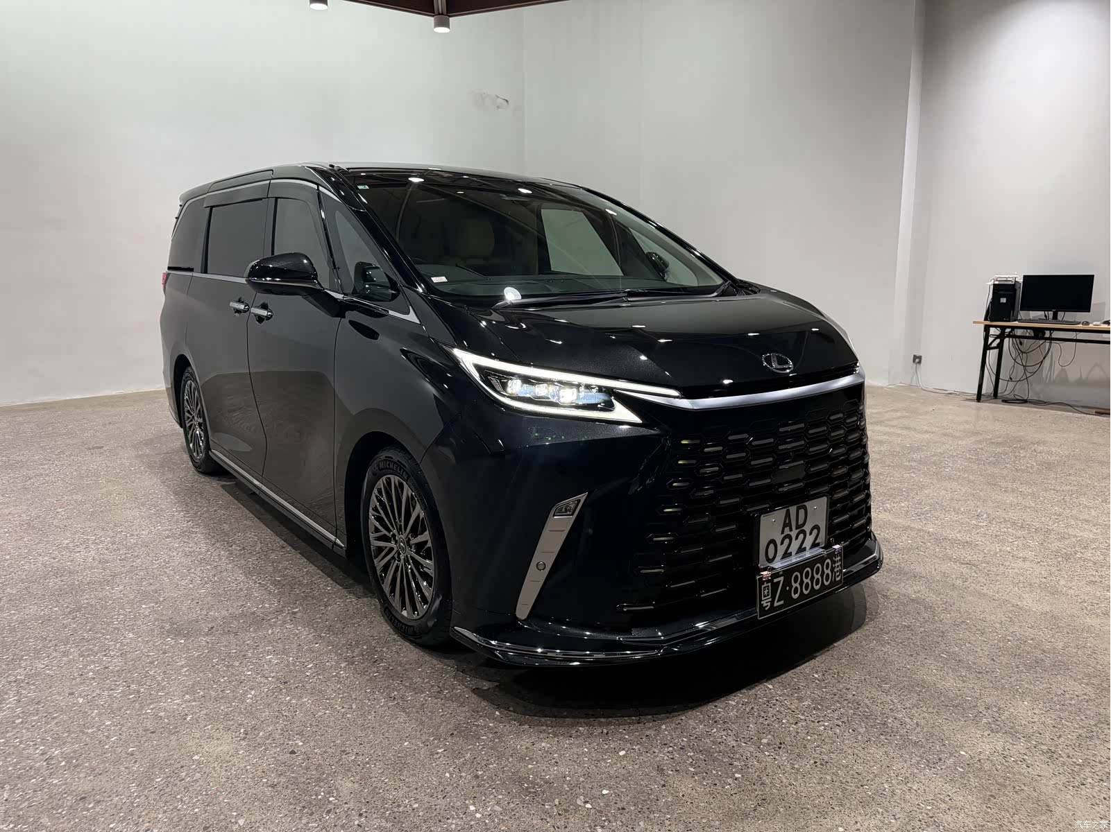 Lexus LM, 2026 3