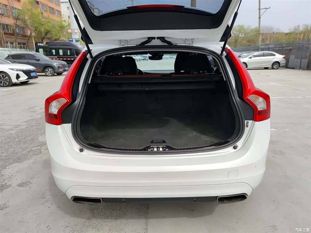 Volvo V60, 2015 18