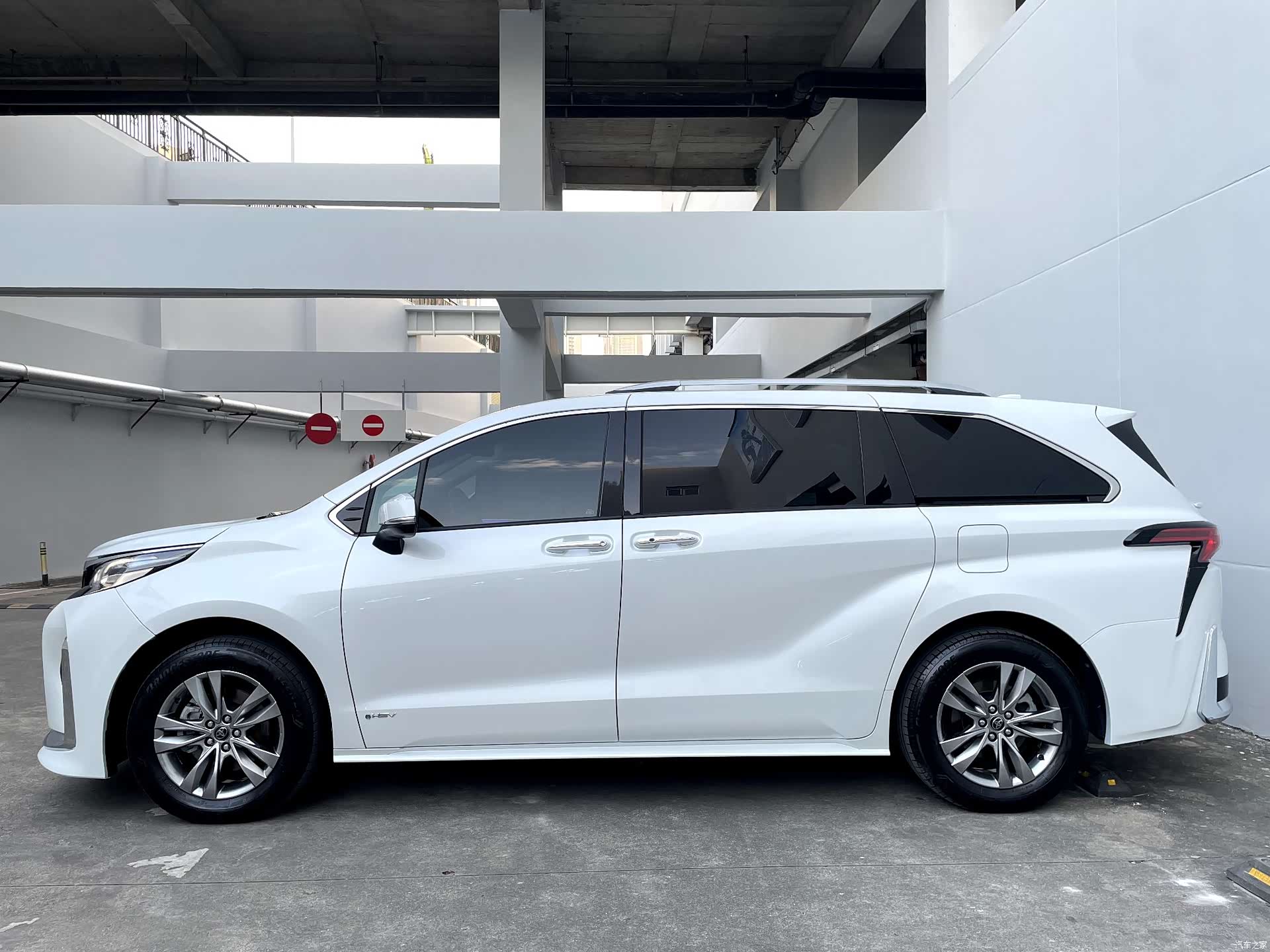 Toyota Sienna, 2025 6