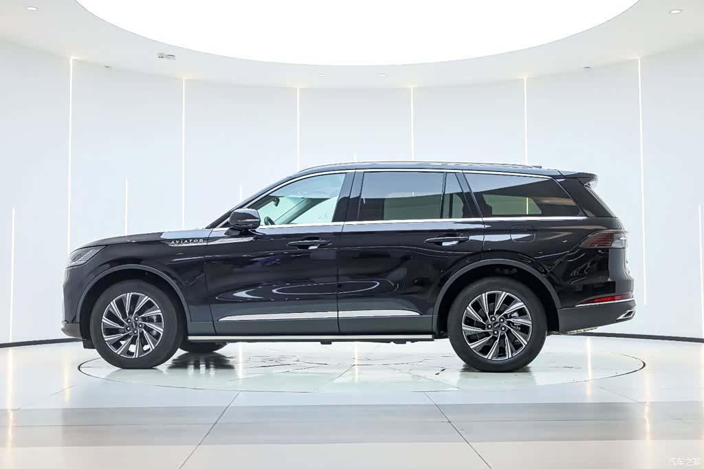 Lincoln Aviator, 2025 8