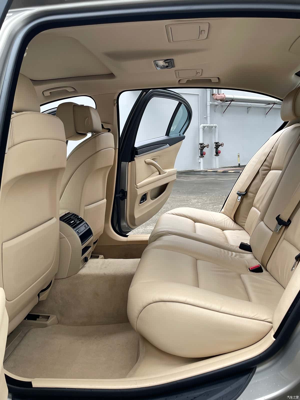 BMW 5 Series, 2011 10