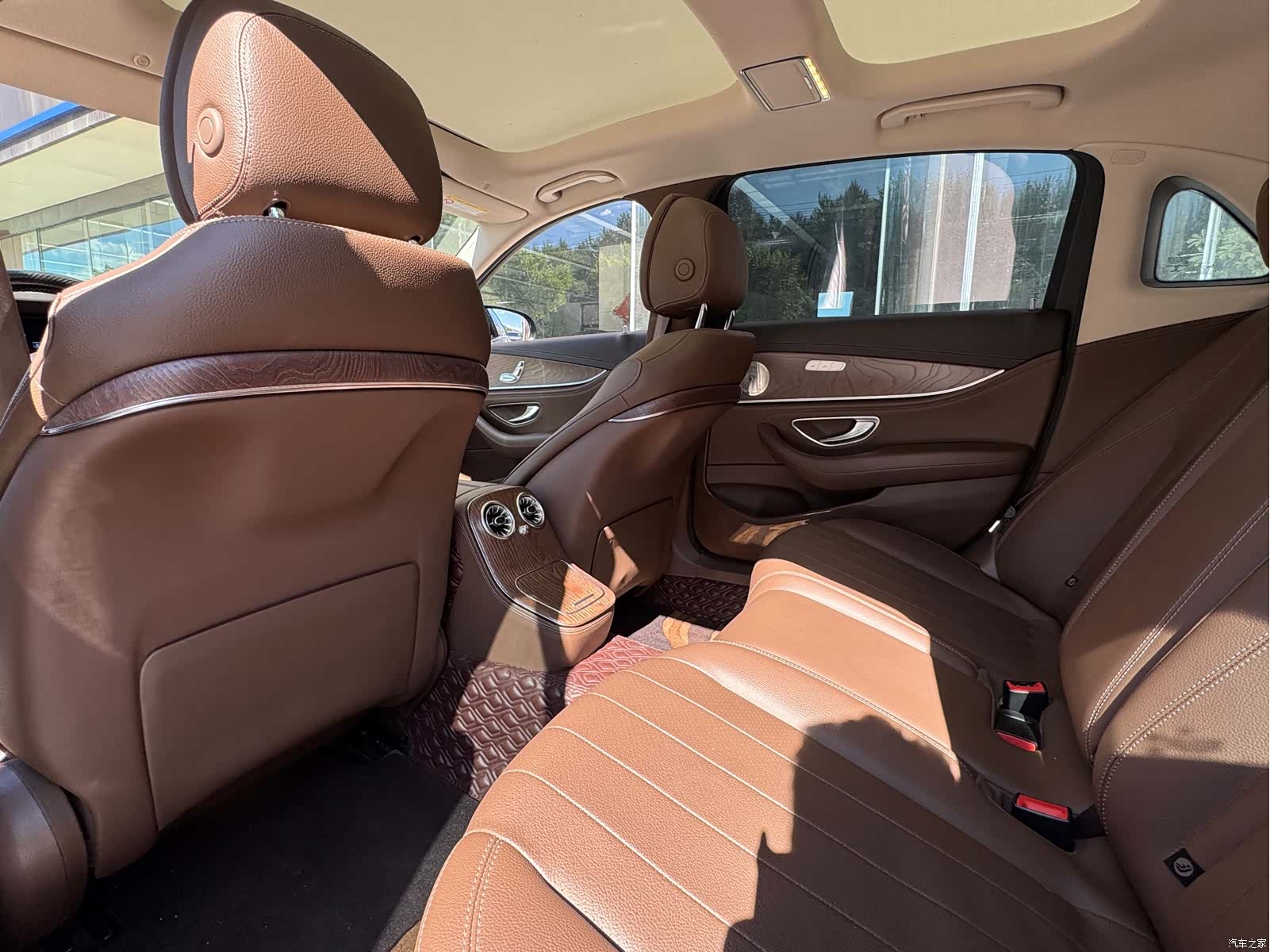 Mercedes-Benz E-Class, 2022 6