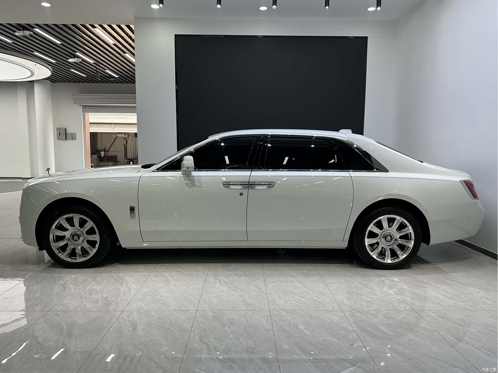 Rolls-Royce Ghost, 2025 4