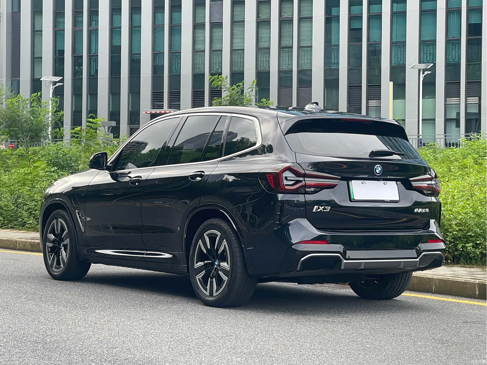 BMW iX3, 2024 4