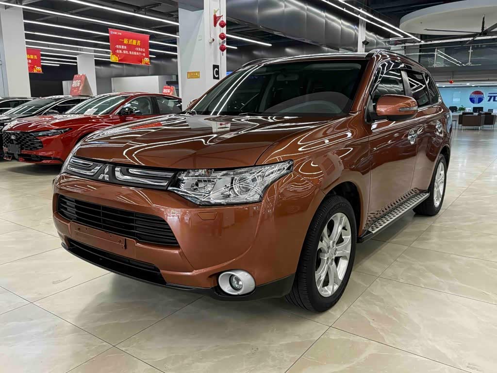 Mitsubishi Outlander 2013 2.4L Luxury 5 мест